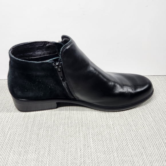Naot Helm Size 8 Black Ankle Boot Leather Suede Side Zip Bootie Comfort EU 39 - Picture 5 of 15